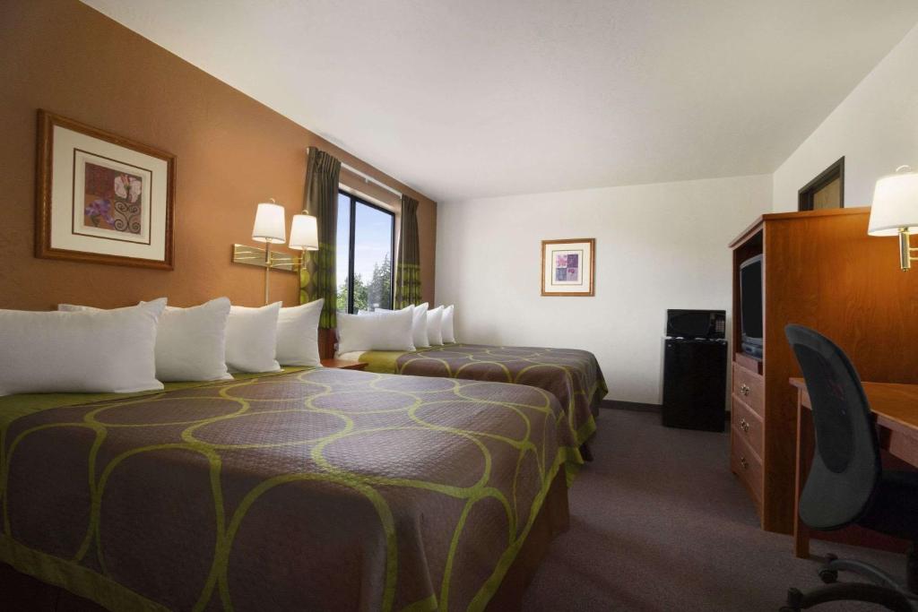 Super 8 by Wyndham Port Angeles at Olympic National Park image 12