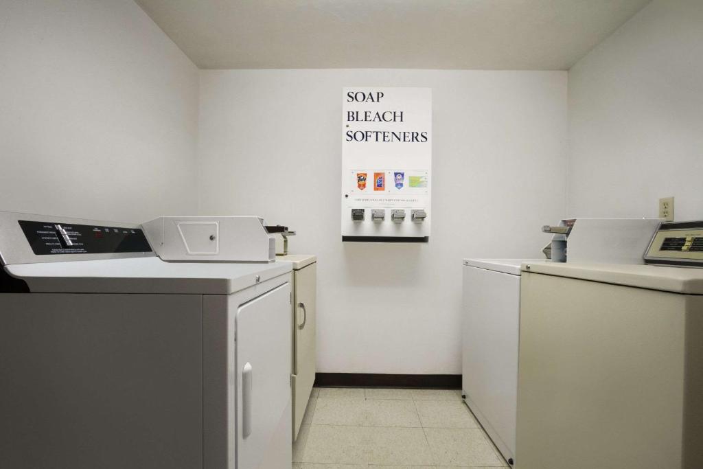 Super 8 by Wyndham Port Angeles at Olympic National Park image 15